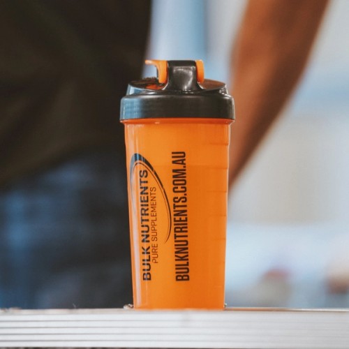 Get noticed at the gym with the striking fluorescent orange shade of Bulk Nutrients' Transparent Shaker.