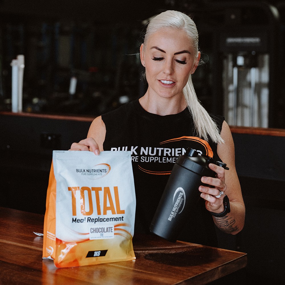 Ideal for those who need a quick and nutritious meal replacement, Bulk Nutrients' Total Meal Replacement has all the necessary components for a single meal, making it the go-to supplement. Chocolate flavour.