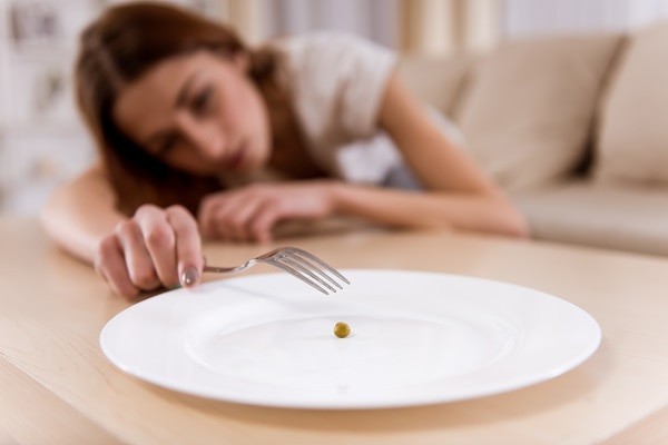 hungry-woman-min