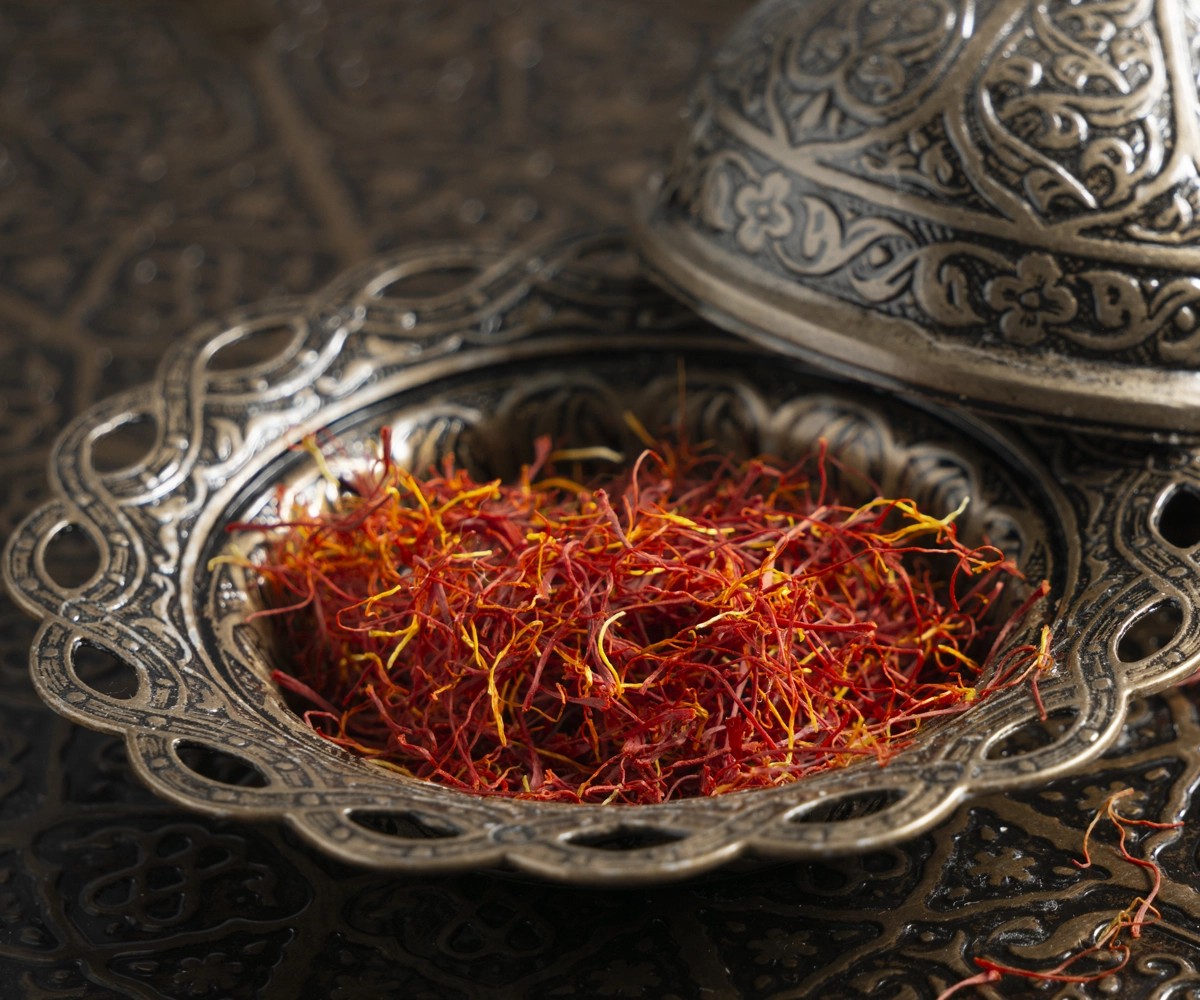 Blog - close up utensils full saffron