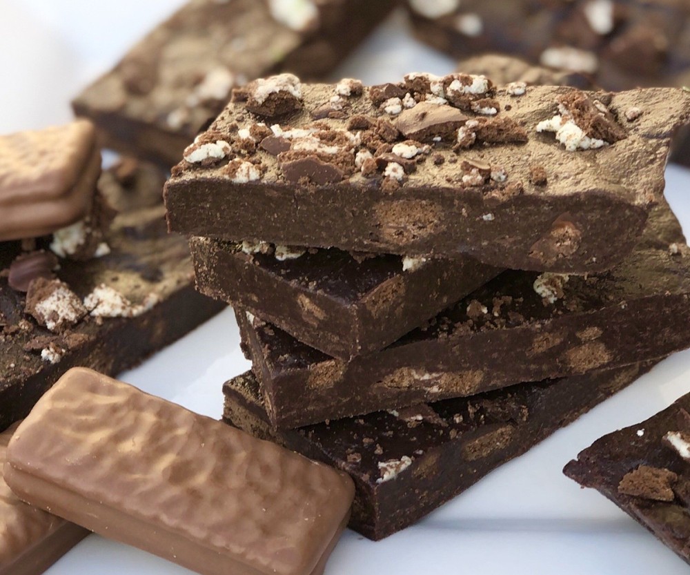 Easy 5-Step Homemade Choc Fudge Protein Bar Recipe