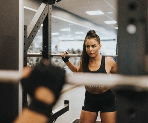 Squatting 101 - Basic techniques for correct lifting