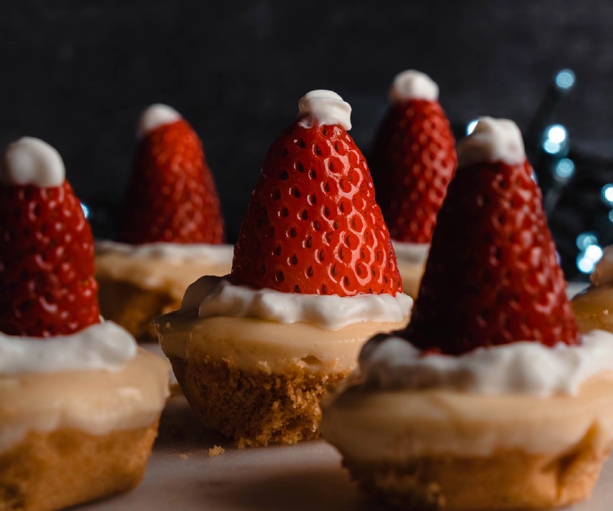 Mini Cheesecake Santa Bites