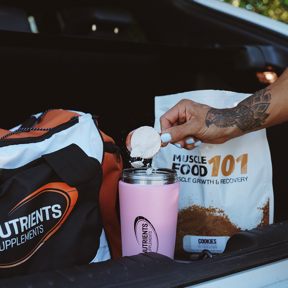 Need to bulk up fast? Look no further than Bulk Nutrients' Muscle Food 101. This ultimate mass gainer supplement has a 2-1 carb to protein ratio. Cookies & Cream flavour.