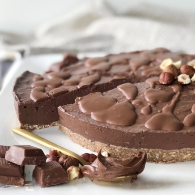 Choc Hazelnut Cheesecake with Nutella Crackle Top