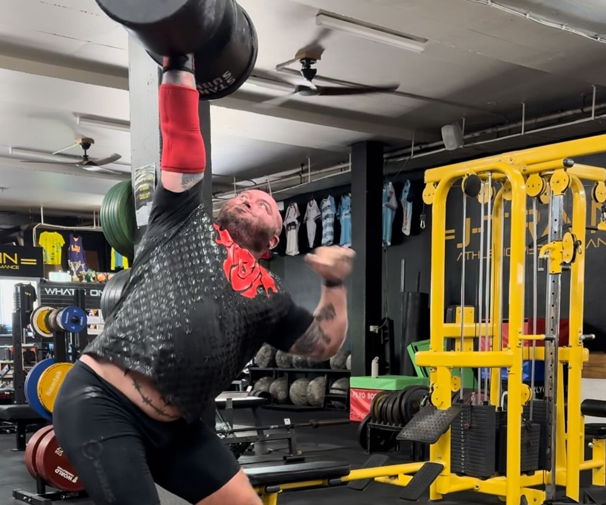 Bulk Nutrients Ambassadors Macauley Tinker winning the Monster Dumbbell Clean & Pres