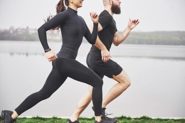 Couple preforming cardio together.