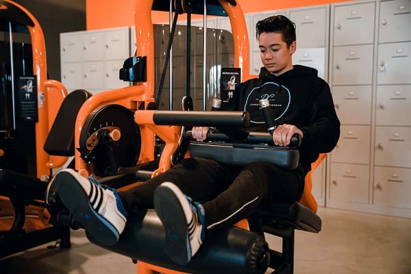 Seated hamstring curls work the hamstring at a greater stretch than lying hamstring curls.