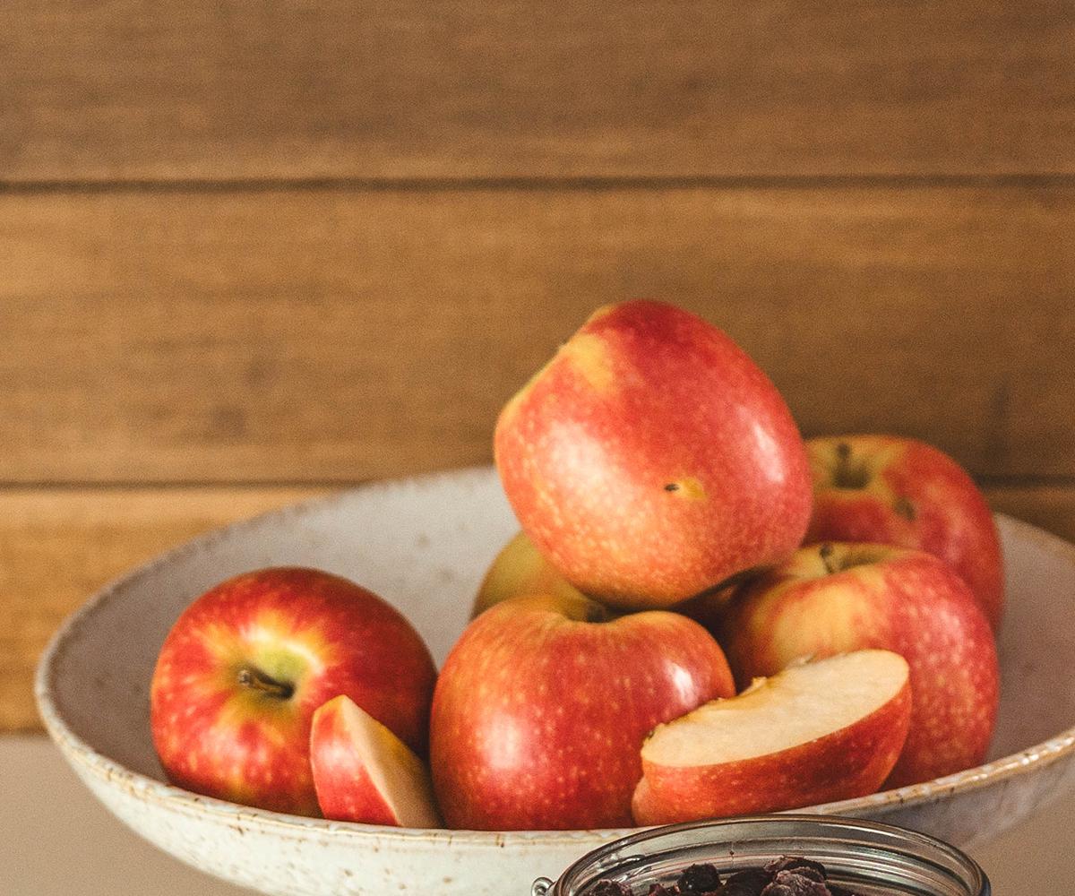 A bowl of Red Apples