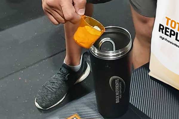 A good meal replacement shake should contain a good balance of macro and micronutrients