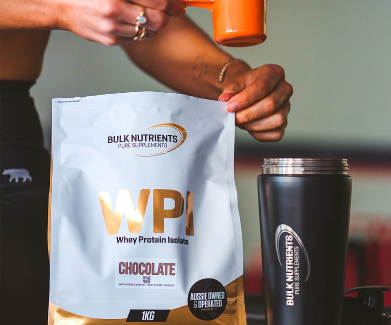 Standard teaspoons filled with supplements for density checking