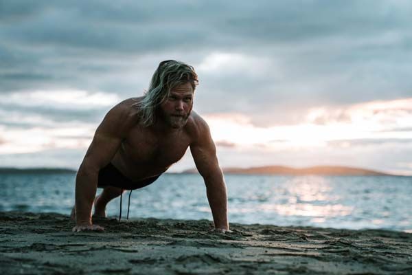 Bulk Ambassador Andy Leigh performing a set of push-ups at the beach.