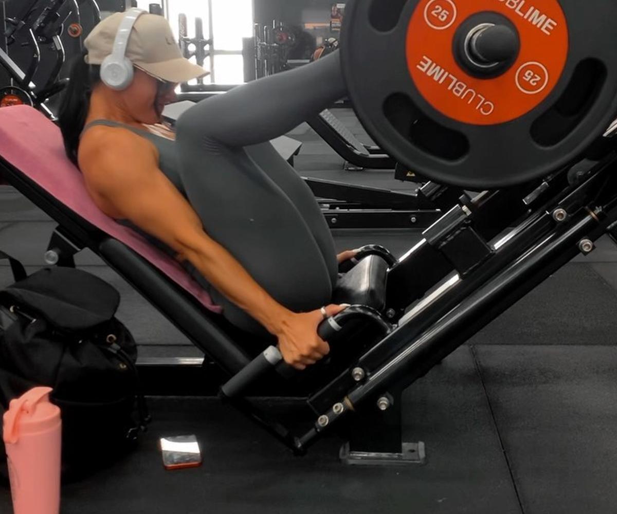 Helena Sly leg pressing