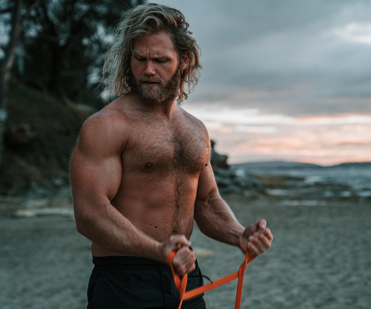 Andy Leigh using band resistance which is great way to increase your forearms