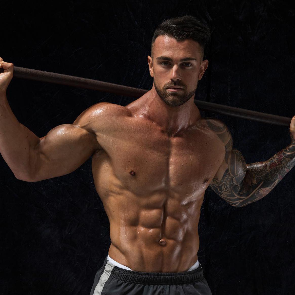 Bulk Nutrients Ambassador Lachy Sawtell posing with barbell