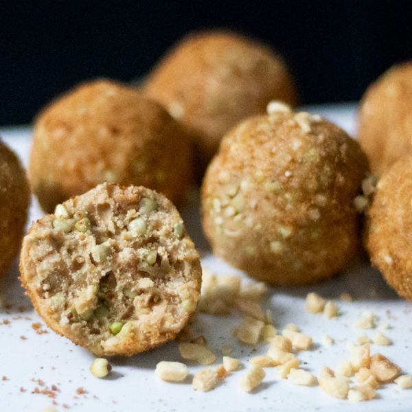 Crunchy Vegan Peanut Butter Balls recipe from Bulk Nutrients 
