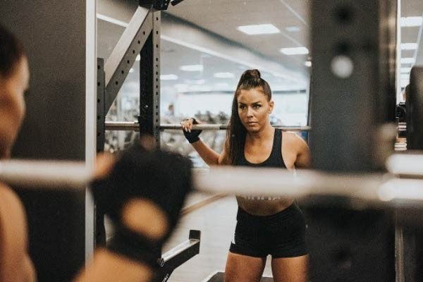 Squatting 101 - Basic techniques for correct lifting