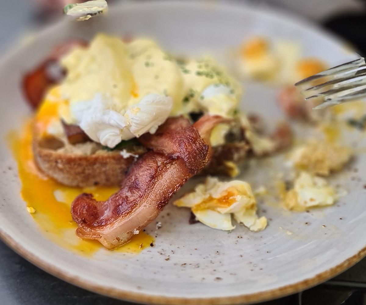 A good starting point for fat is between 0.15-0.25 of your daily calorie goal.