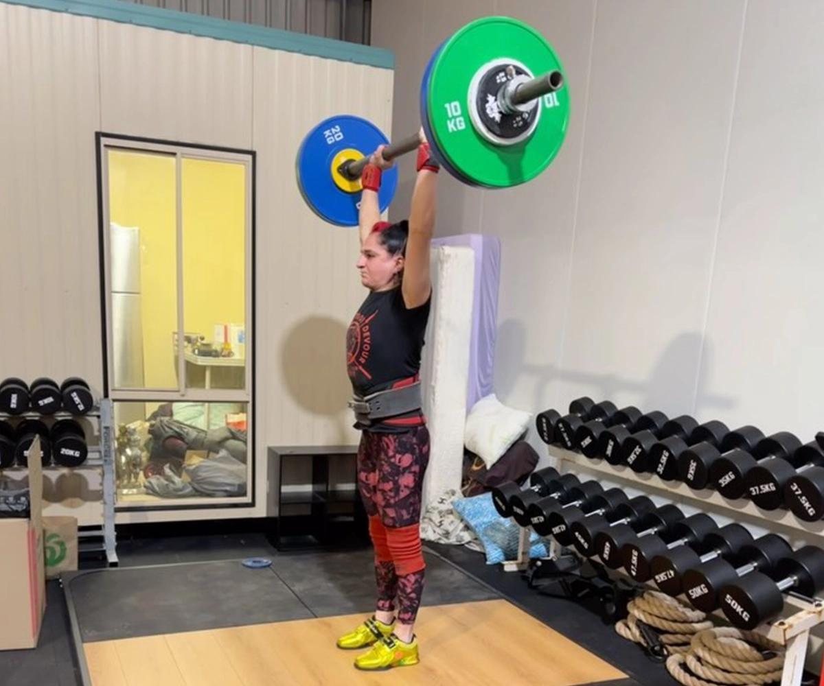 All you need is a simple barbell set up