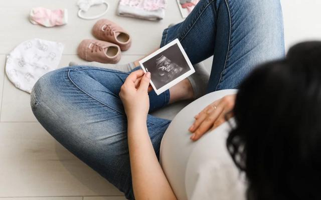 Kahverengi gözlü iki ebeveynin mavi gözlü bir çocuğu olabilir mi?