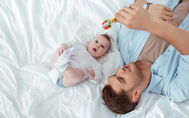 Ebeveynlerin bebeklerinin görme gelişimini desteklemesi mümkün mü?