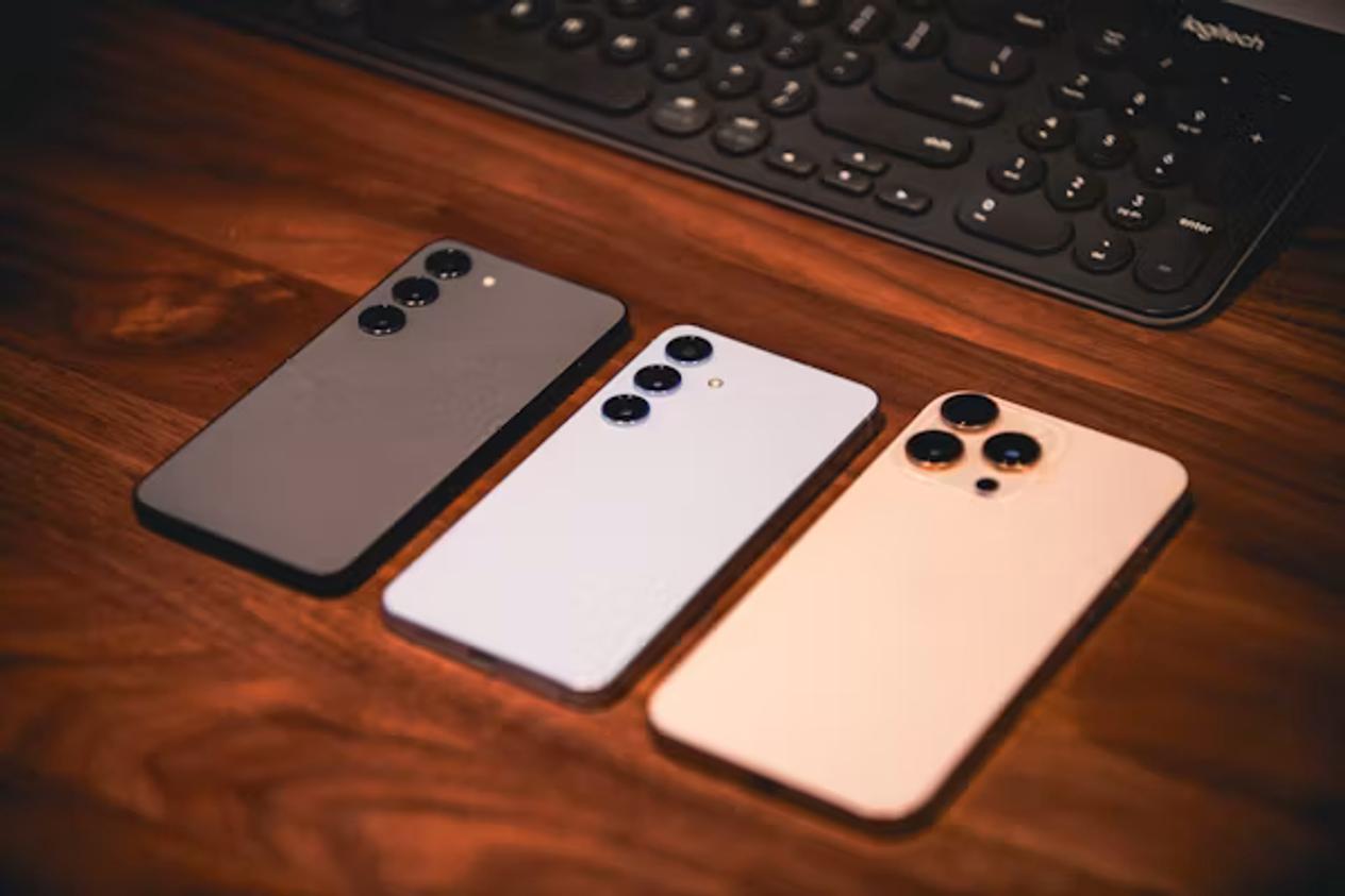 https://unsplash.com/photos/three-smartphones-are-on-a-wooden-surface--HmXsJnp45k