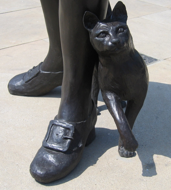 Statue of Trim the cat in Lincoln