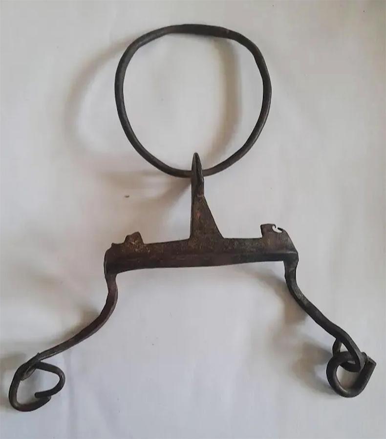 Figure 5 Harsh bit used in West Africa, the central ring traps the tongue