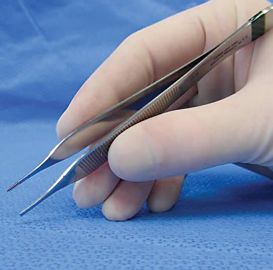 Figure 9 - Correct handling of thumb forceps.