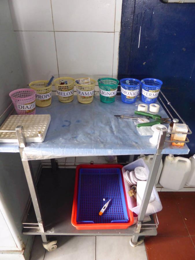 Figure 5 - This prep trolley has clearly labelled pots that contain each medication alongside dedicated, reusable syringes which have been clearly labelled. This reduces the risk of human error which can have serious consequences for the patient.