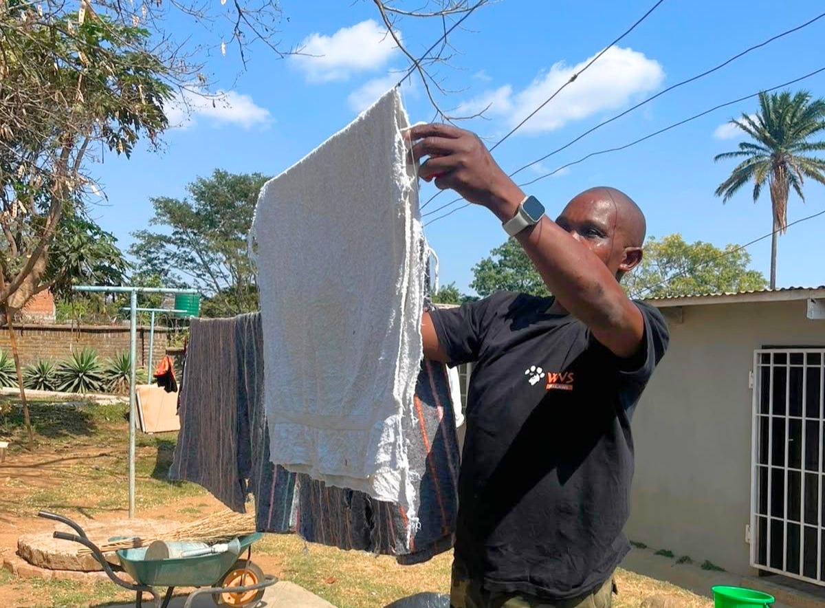 Hanging laundry 