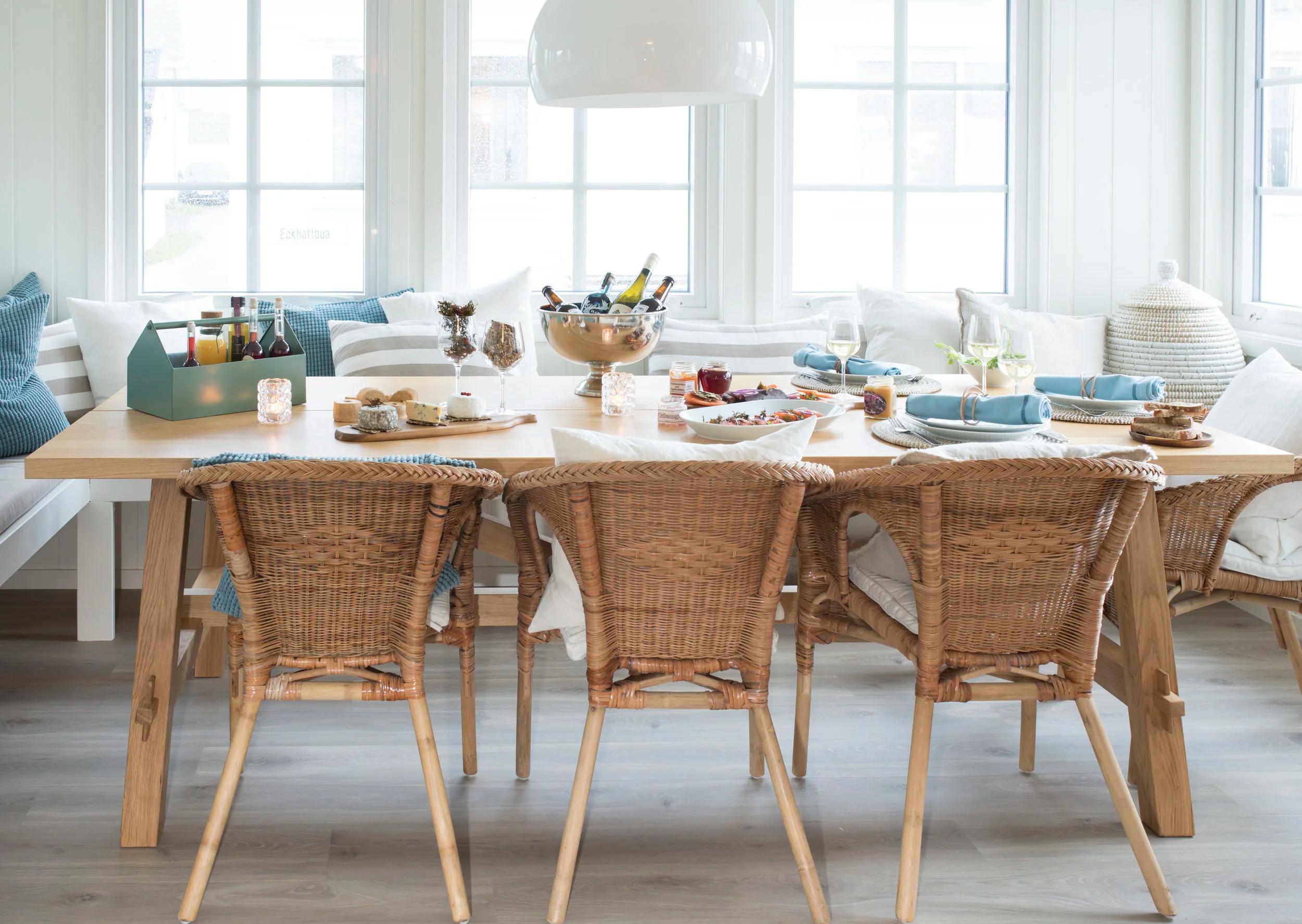 Olsenhuset sett fra gaten på Veiholmen