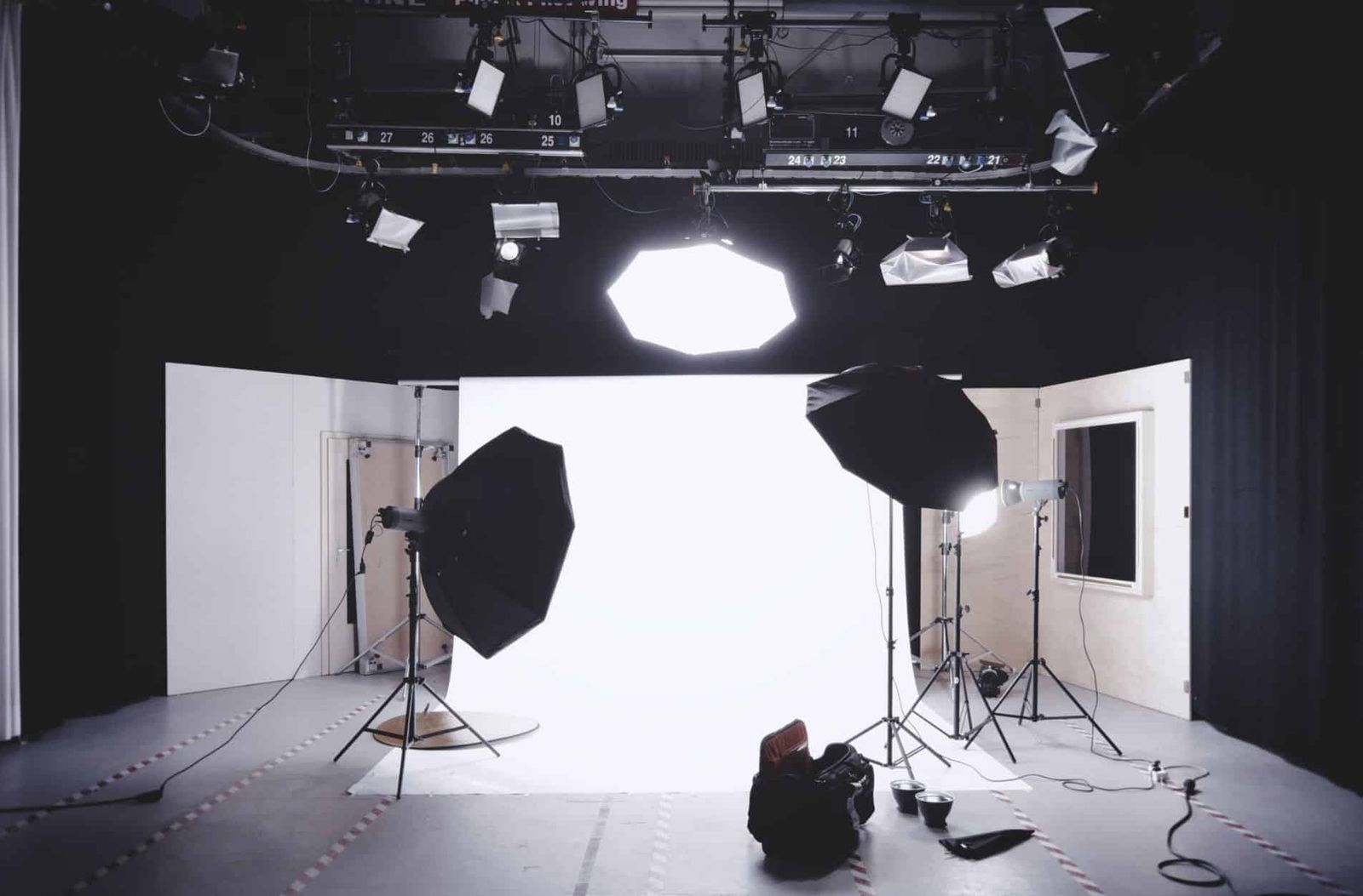 The Benefits of Using a Soundstage for Music Videos