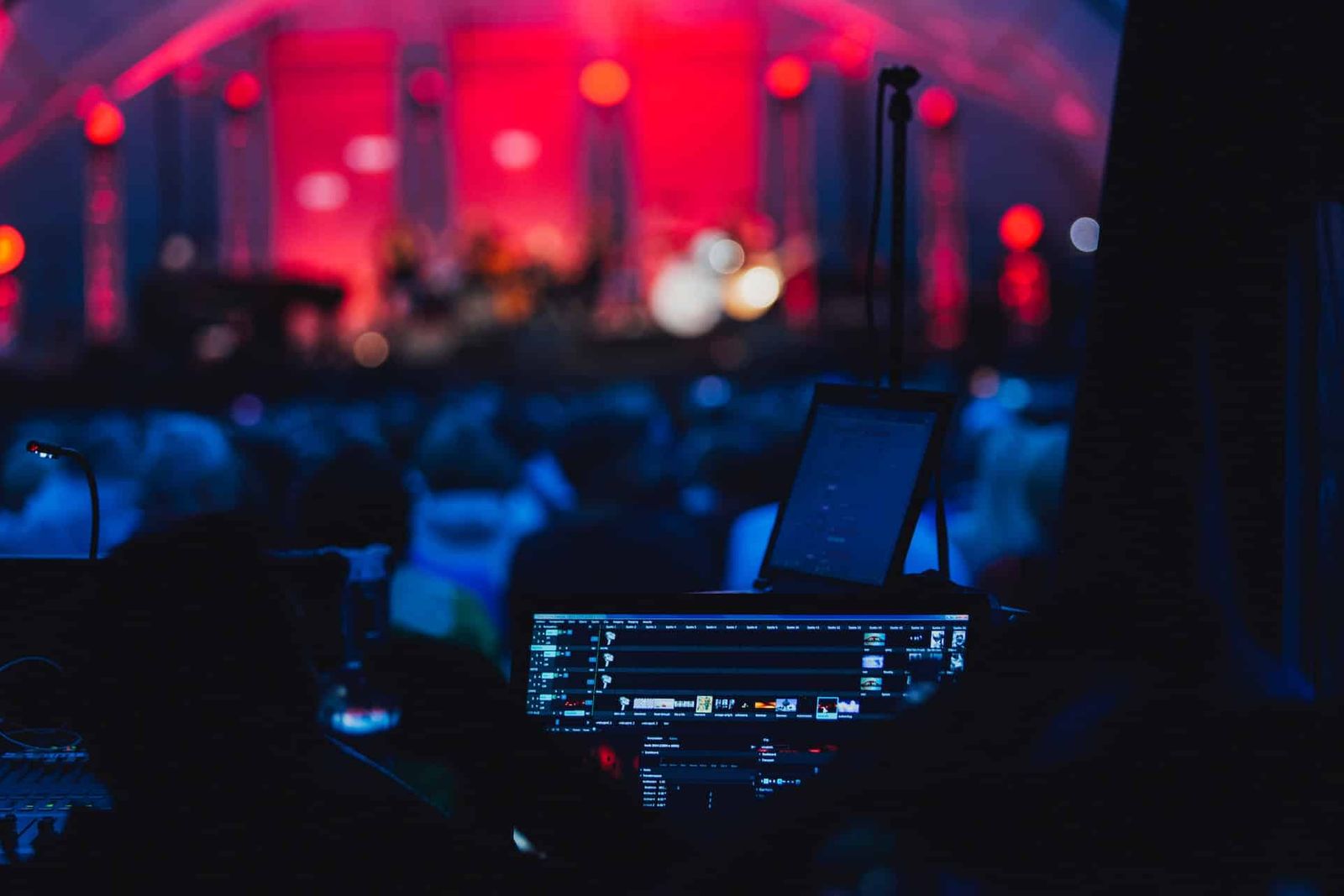 5 Benefits of Renting Audio-Visual Equipment During Events