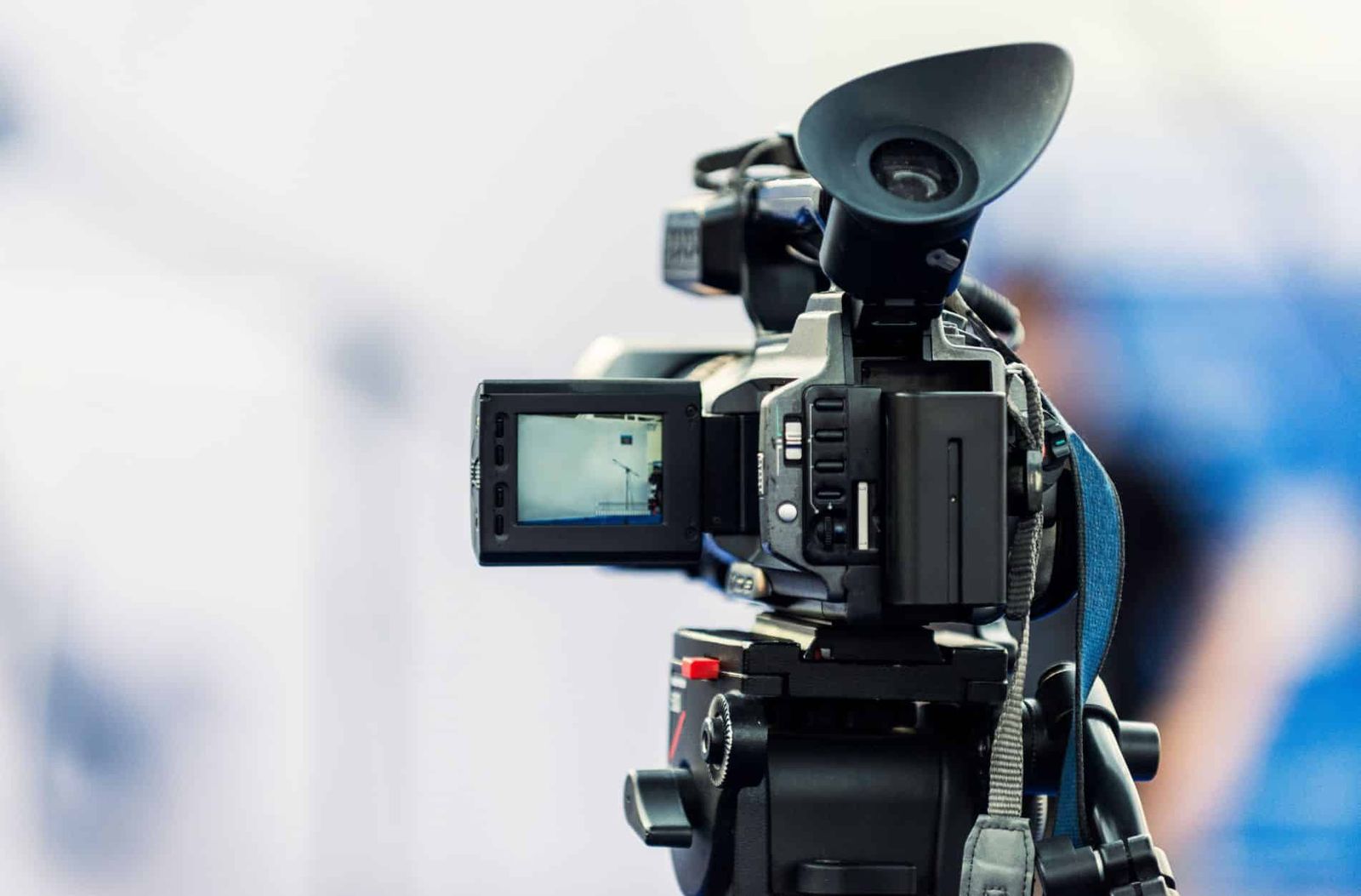 Benefits of Renting Professional Video Equipment