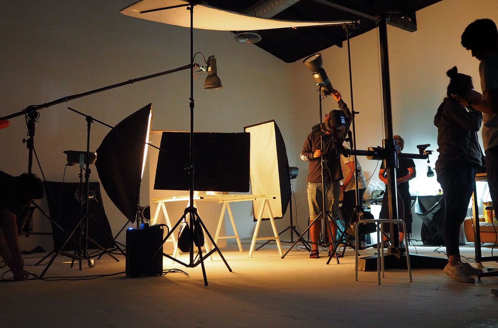 Elevating Visual Storytelling with Viva Studios: Lighting Techniques for Film and Photography