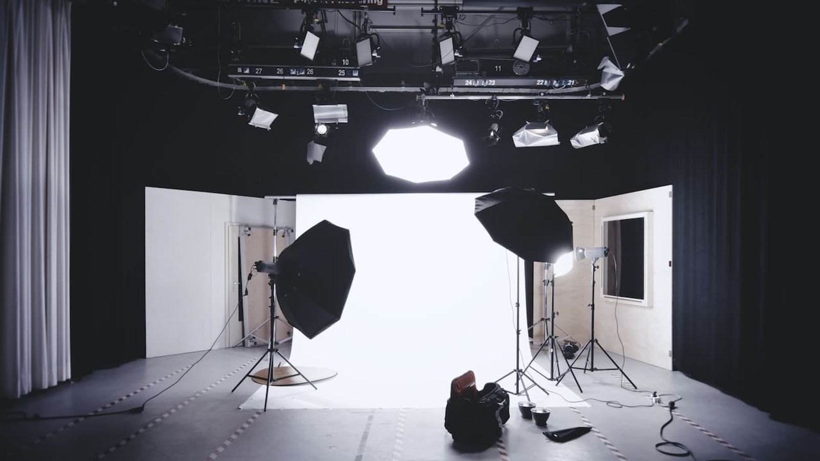 8 Key Factors to Consider When Choosing a Photo Studio Rental
