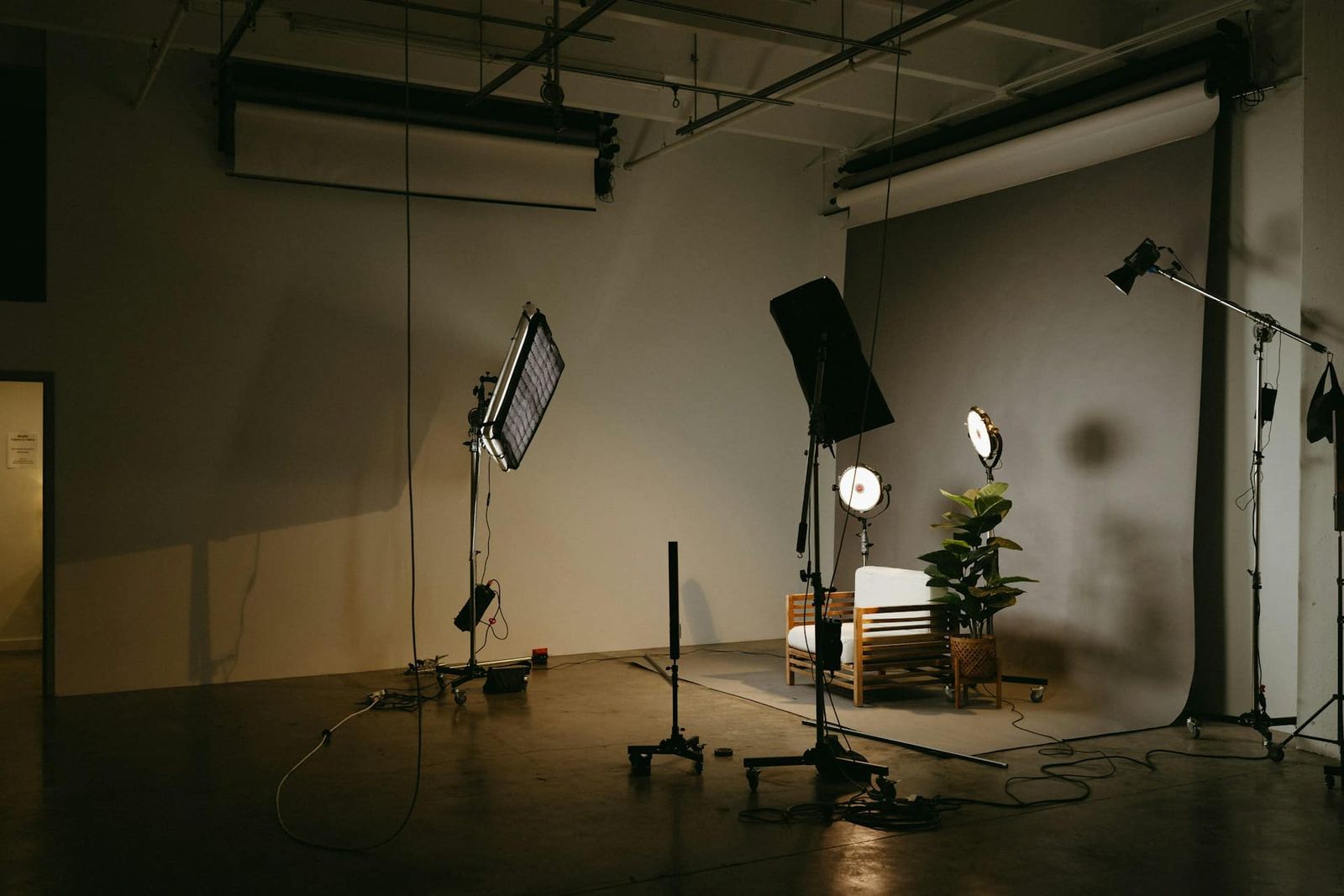 Mistakes That Slow Down Setup in Cyclorama Studio Rentals