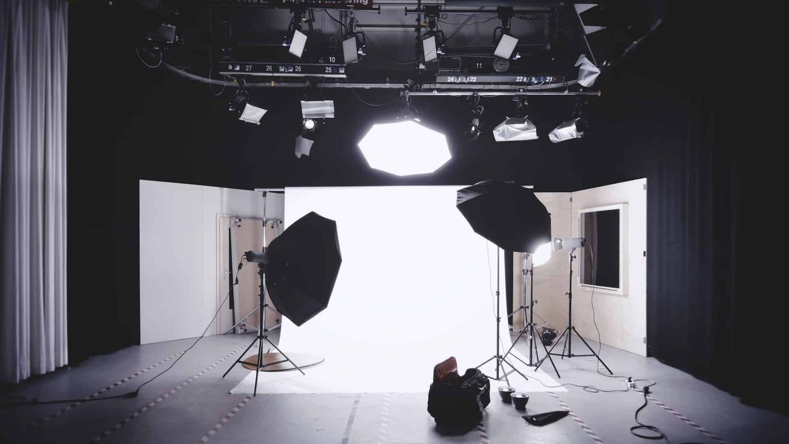 How to Book the Perfect Photography Studio with 7 Questions