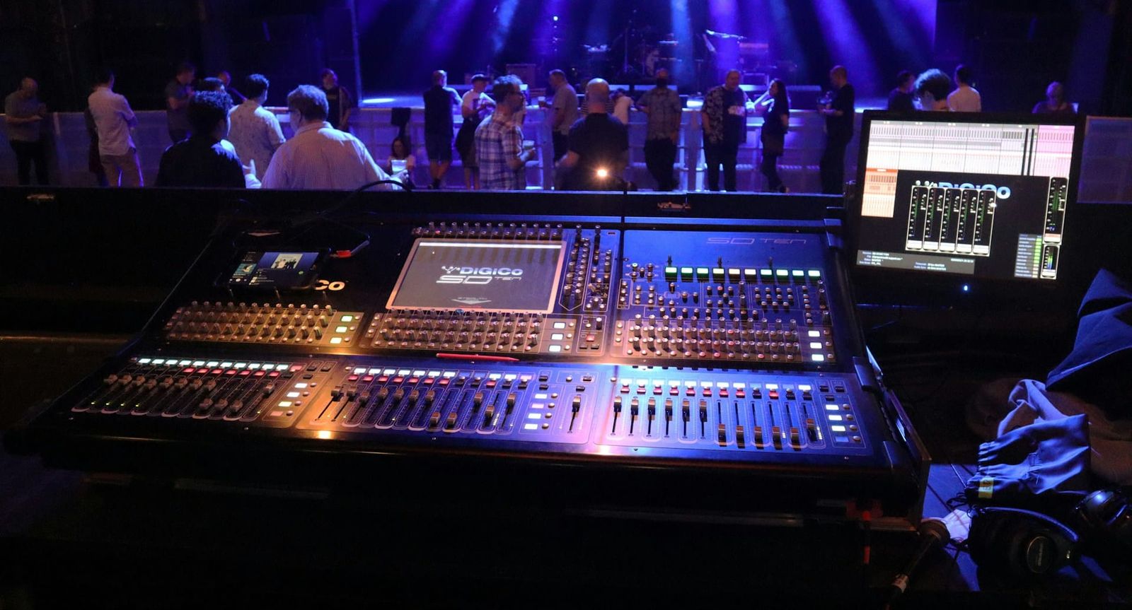How to Set Up a Professional Soundstage for Corporate Videos