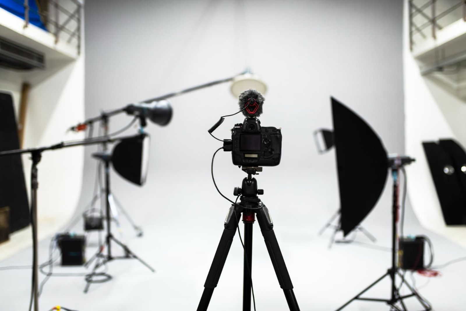 Tips for a Smooth Commercial Production on a Soundstage