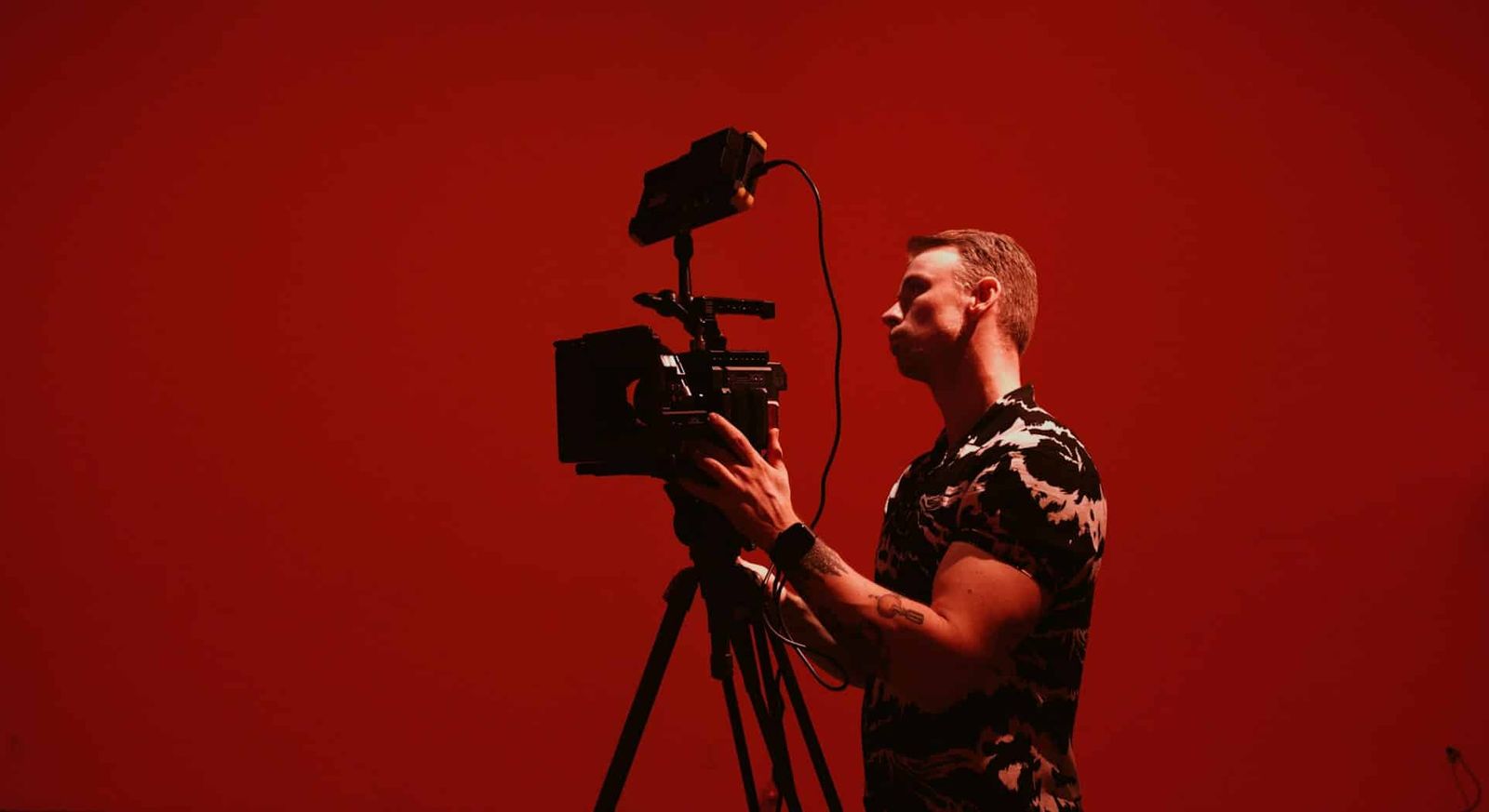 How to Set Up and Use a Cyclorama for Creative Projects