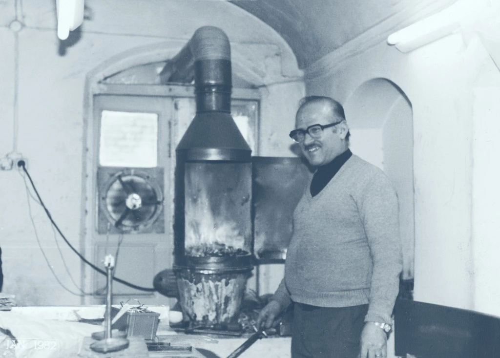 Asatourian family craftsman at the workshop furnace, January 1982
