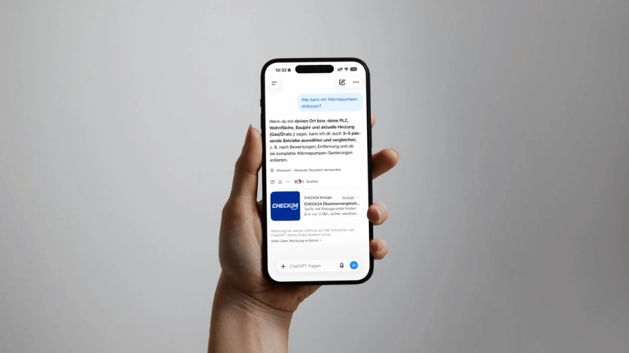 Anzeige in einer ChatGPT-Antwort auf dem Smartphone, Beispiel aus Deutschland im September 2026