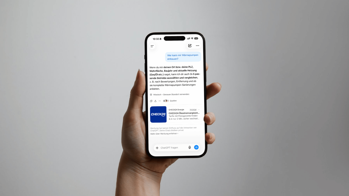 Anzeige in einer ChatGPT-Antwort auf dem Smartphone, Beispiel aus Deutschland im September 2026