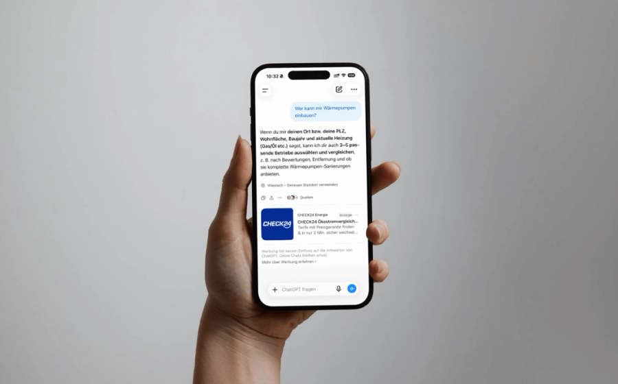 Anzeige in einer ChatGPT-Antwort auf dem Smartphone, Beispiel aus Deutschland im September 2026