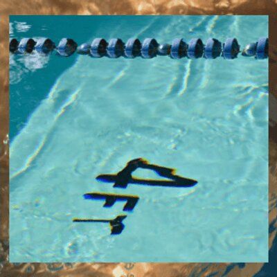 image d'une piscine regardant à travers l'eau l'indicateur de profondeur 