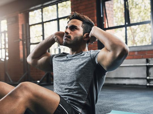 Encuentra rutinas de ejercicio exigente para hombre, lo mejor es que lo puedes hacer en casa. Rutinas para brazos, piernas, espalda, abdomen y pecho.