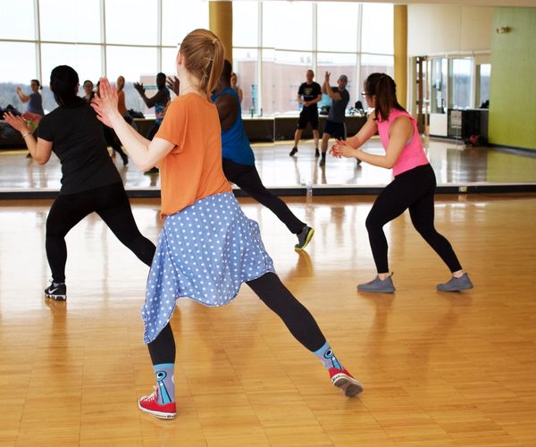 A group of girls in a dance class