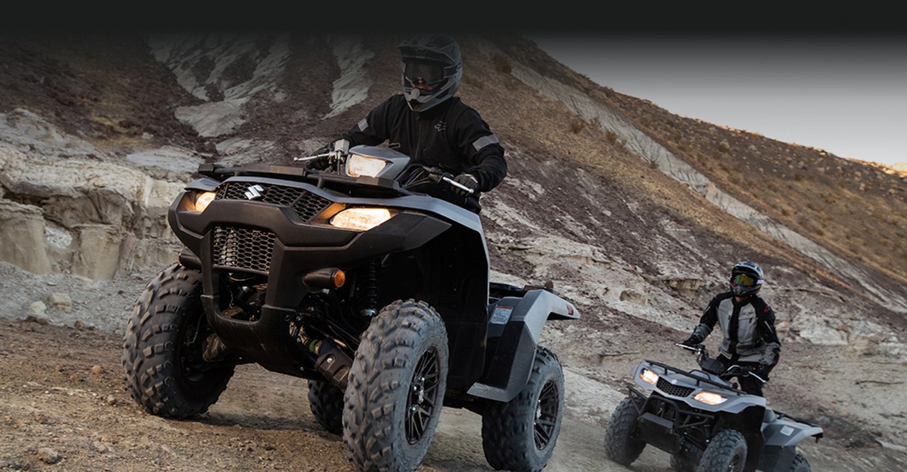 Cuatrimoto Suzuki KingQuad500 en montañas 